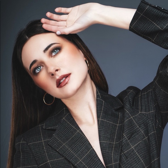 Meet your Posher, Olivia - Picture 3 of 6